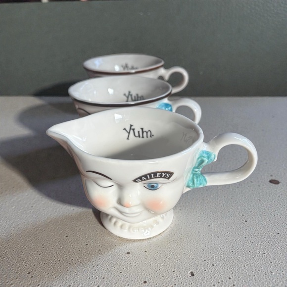 Vintage Baileys Mug Yum Mrs & Mr Blue Bow Winking Limited Edition Set Of 5 1996 - Picture 10 of 12